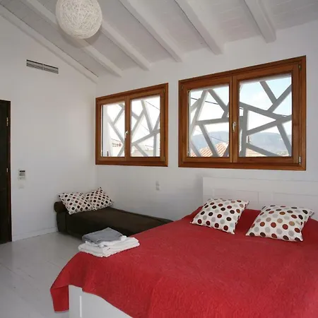 Taxiarches Artistic House * 埃尔米奥尼